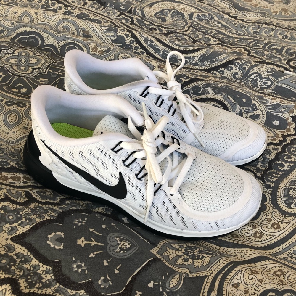 ❌ SOLD ❌ AUTHENTIC NIKE RUNNING SNEAKERS 8.5